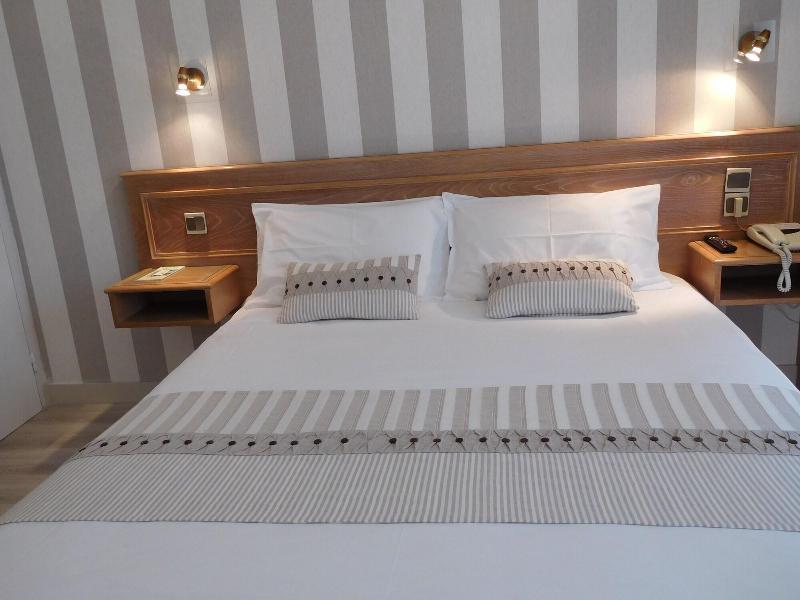 Contact Hotel Limoges - Hotel Des Deux Moulins Luaran gambar
