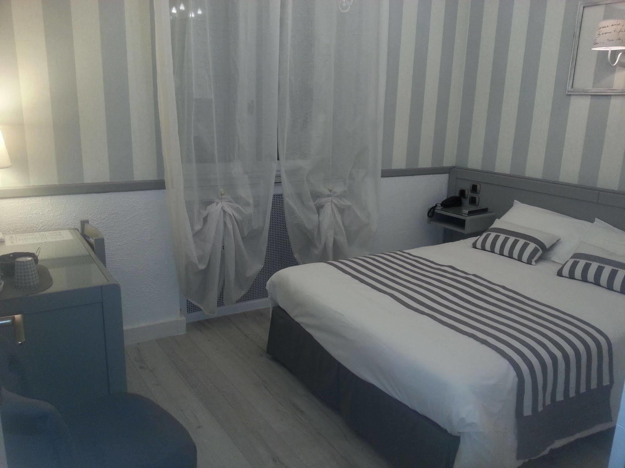 Contact Hotel Limoges - Hotel Des Deux Moulins Luaran gambar